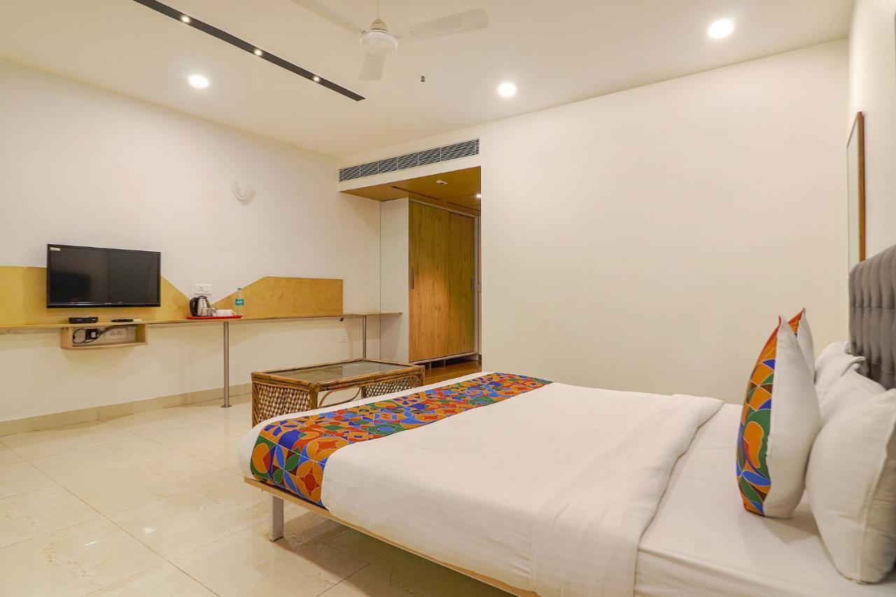 Fabhotel Aamantran & Banquet Halls - Nr Rtc X Roads Metro Station Хидерабад Екстериор снимка