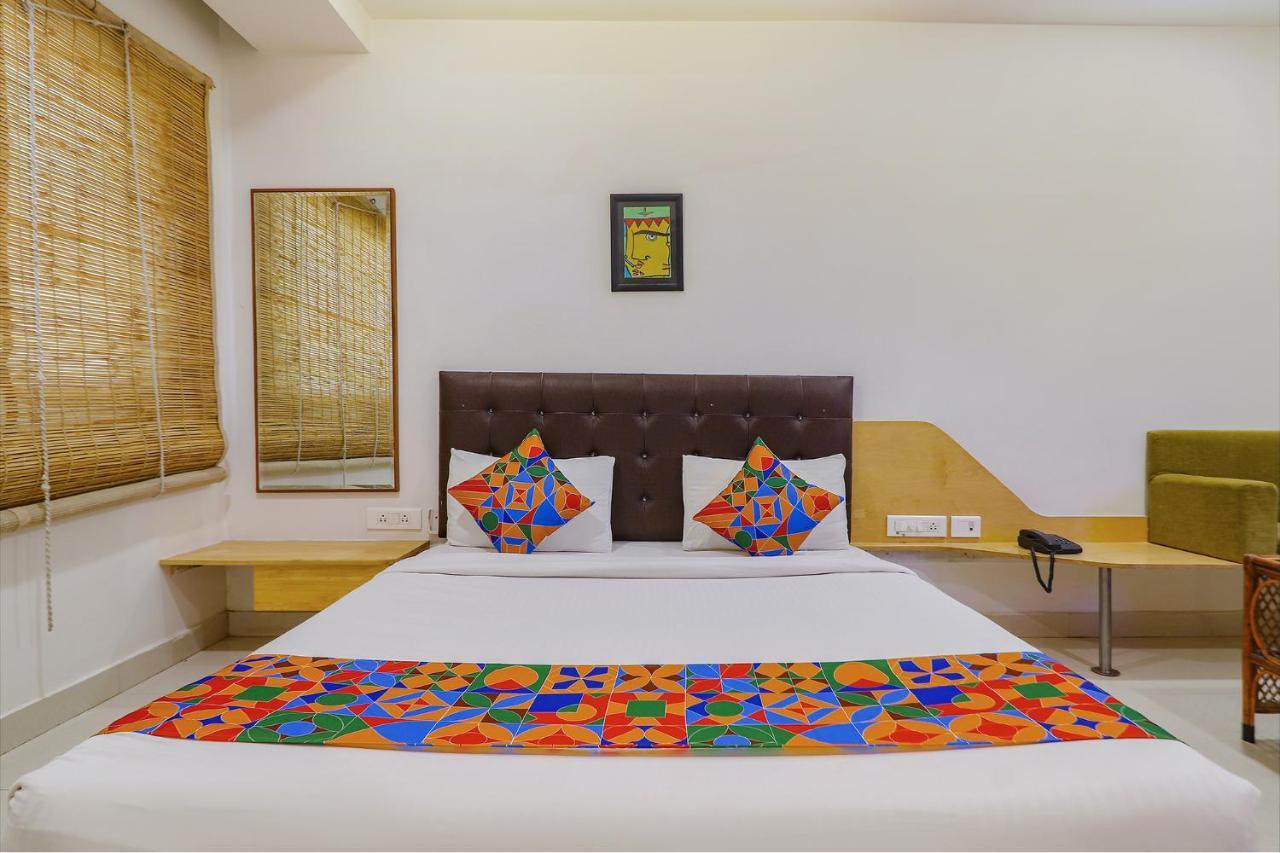 Fabhotel Aamantran & Banquet Halls - Nr Rtc X Roads Metro Station Хидерабад Екстериор снимка
