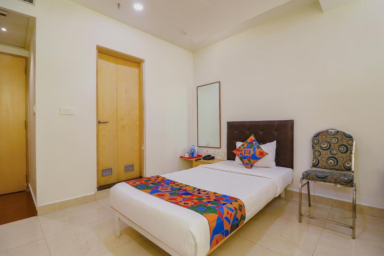 Fabhotel Aamantran & Banquet Halls - Nr Rtc X Roads Metro Station Хидерабад Екстериор снимка