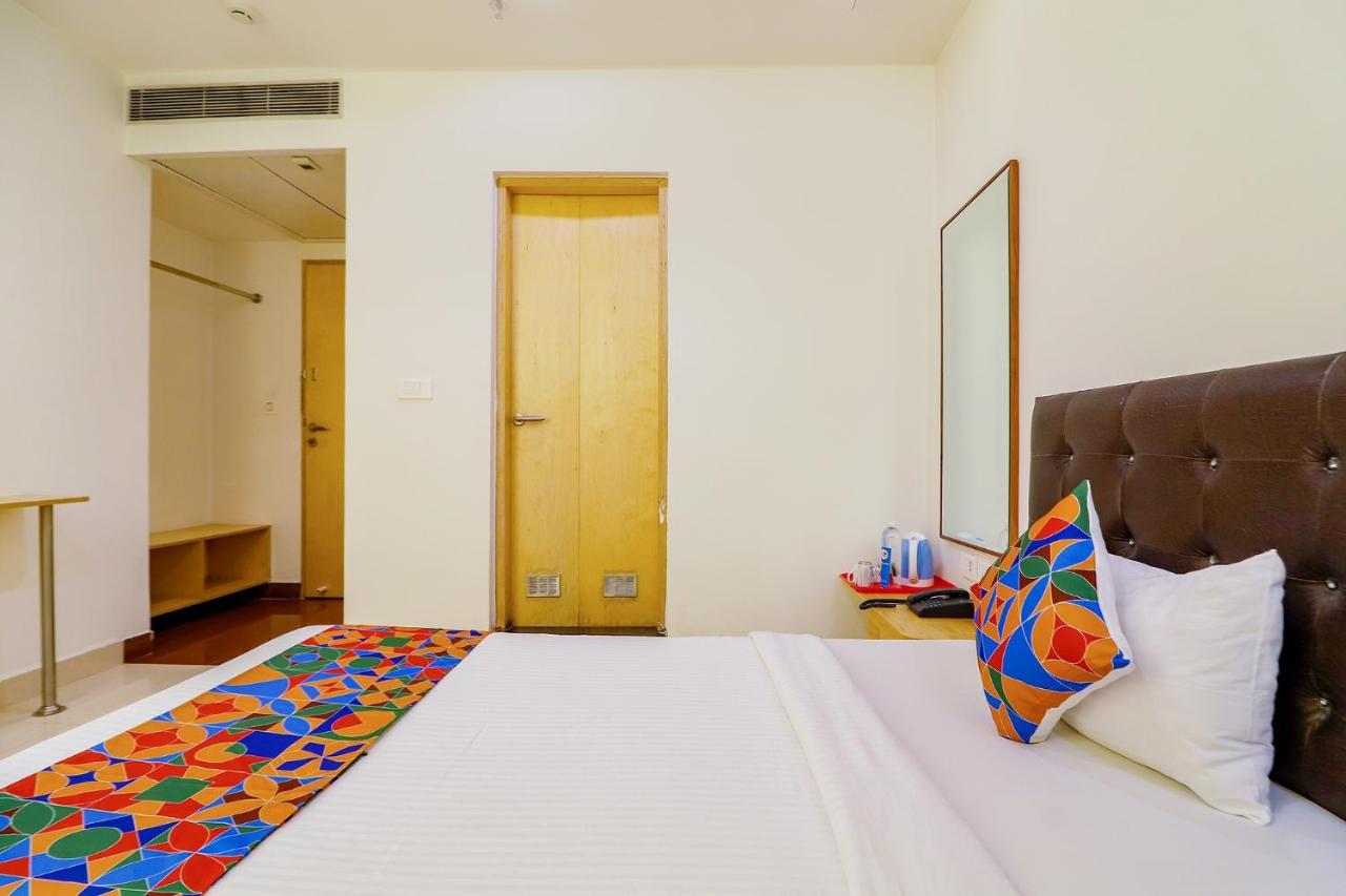 Fabhotel Aamantran & Banquet Halls - Nr Rtc X Roads Metro Station Хидерабад Екстериор снимка