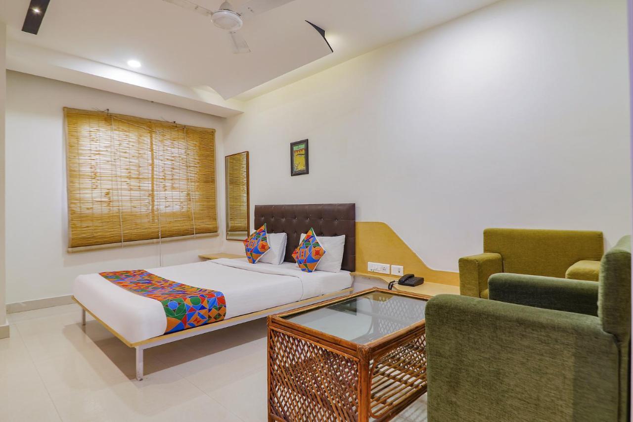 Fabhotel Aamantran & Banquet Halls - Nr Rtc X Roads Metro Station Хидерабад Екстериор снимка