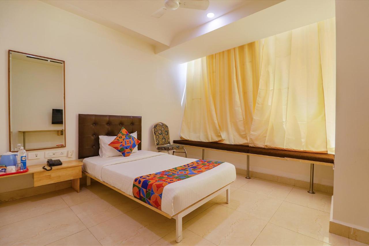Fabhotel Aamantran & Banquet Halls - Nr Rtc X Roads Metro Station Хидерабад Екстериор снимка