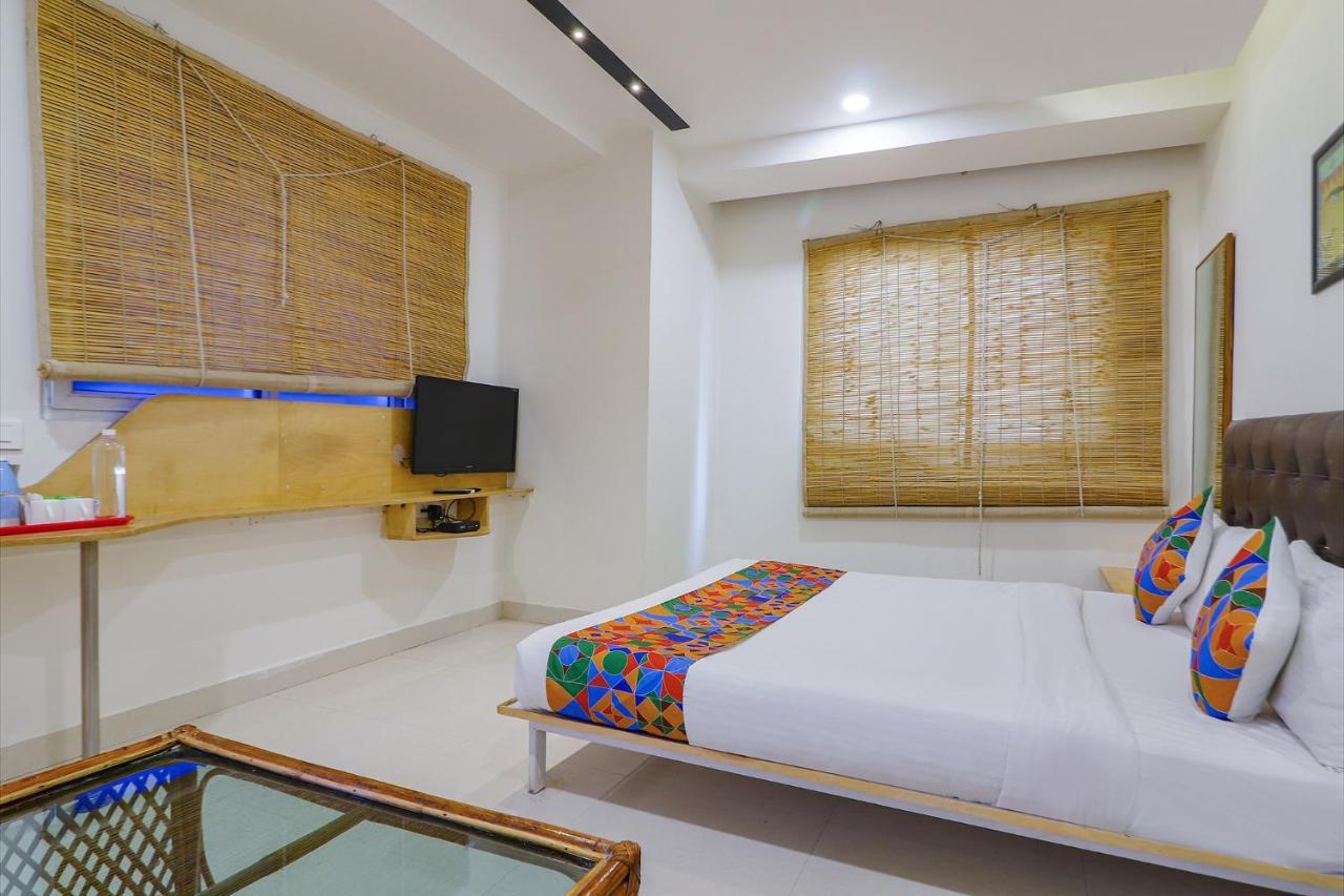 Fabhotel Aamantran & Banquet Halls - Nr Rtc X Roads Metro Station Хидерабад Екстериор снимка